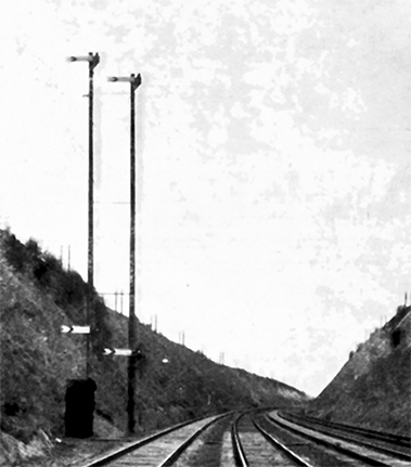Photo of High signals at Tring Cutting