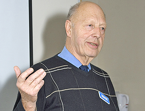 Photo of Bob Essery photographed by Keith Harcourt at an LMS open day within the HMRS Centre at Butterley in 2008.